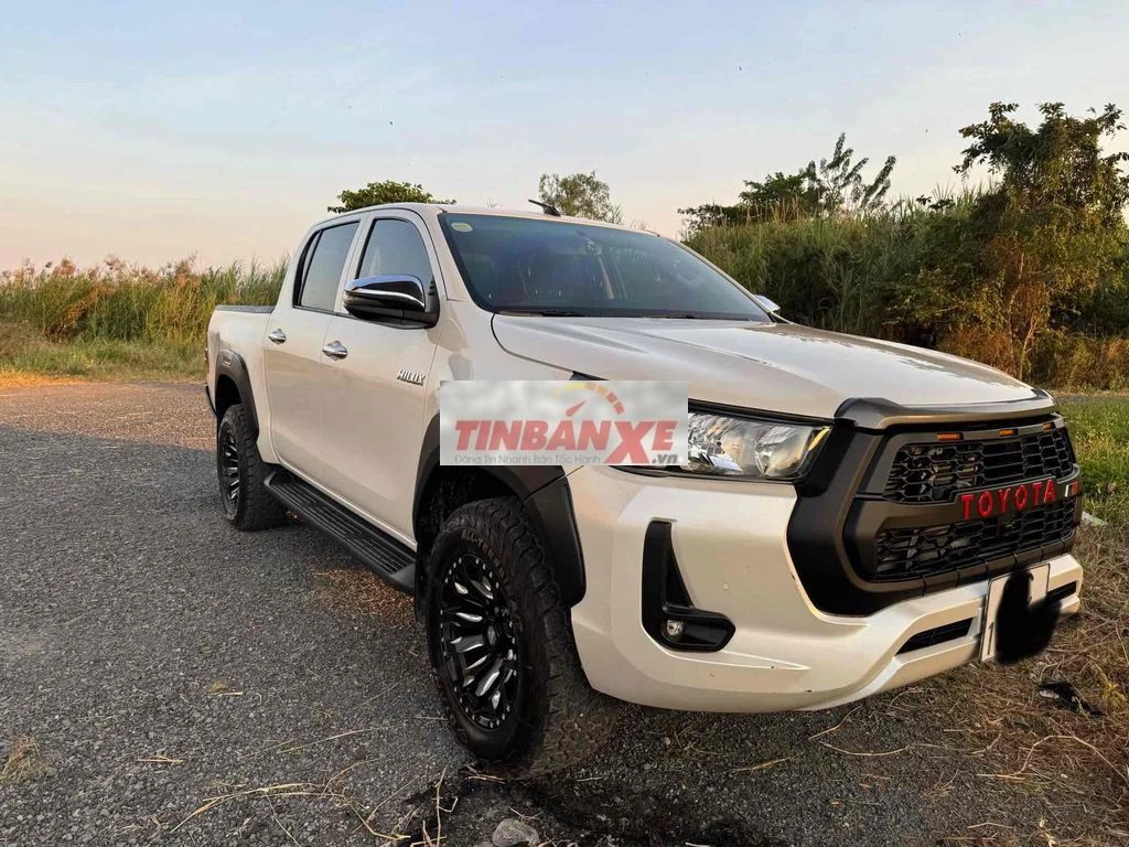 Toyota Hilux 2021 Tự động Trắng 97.000 km