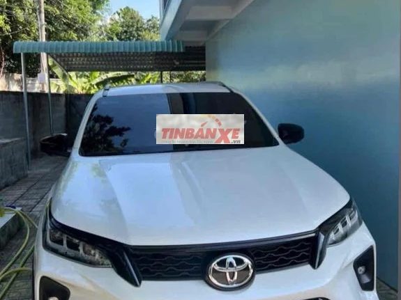 Toyota Fortuner Legender 2.4 AT 4x4