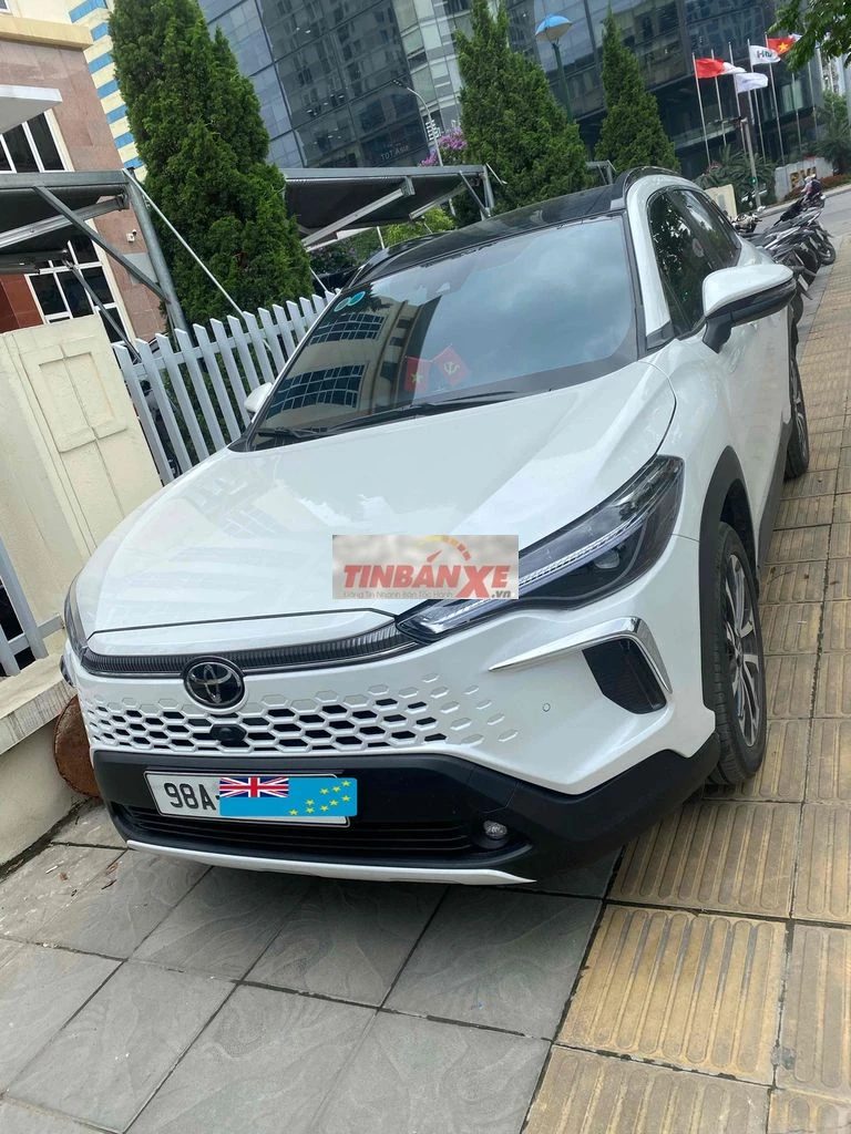 Toyota Corolla Cross 1.8V 2025 Trắng 11000km
