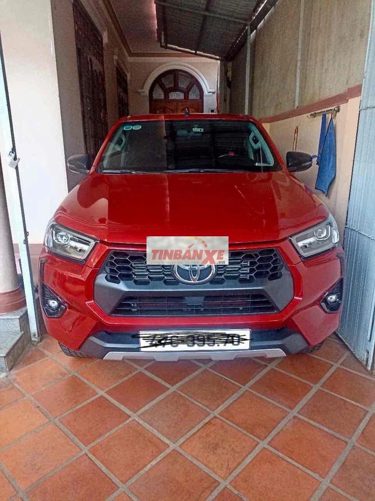 Toyota Hilux 2024 Một cầu Đỏ 19.000 km