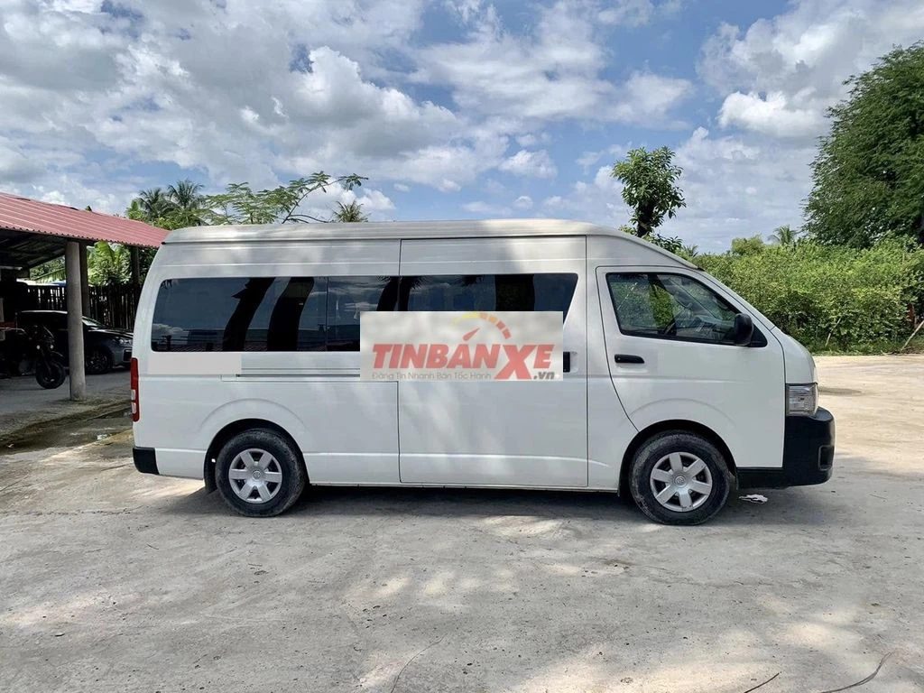 Toyota Hiace 16 chổ 2013 số sàn máy xăng
