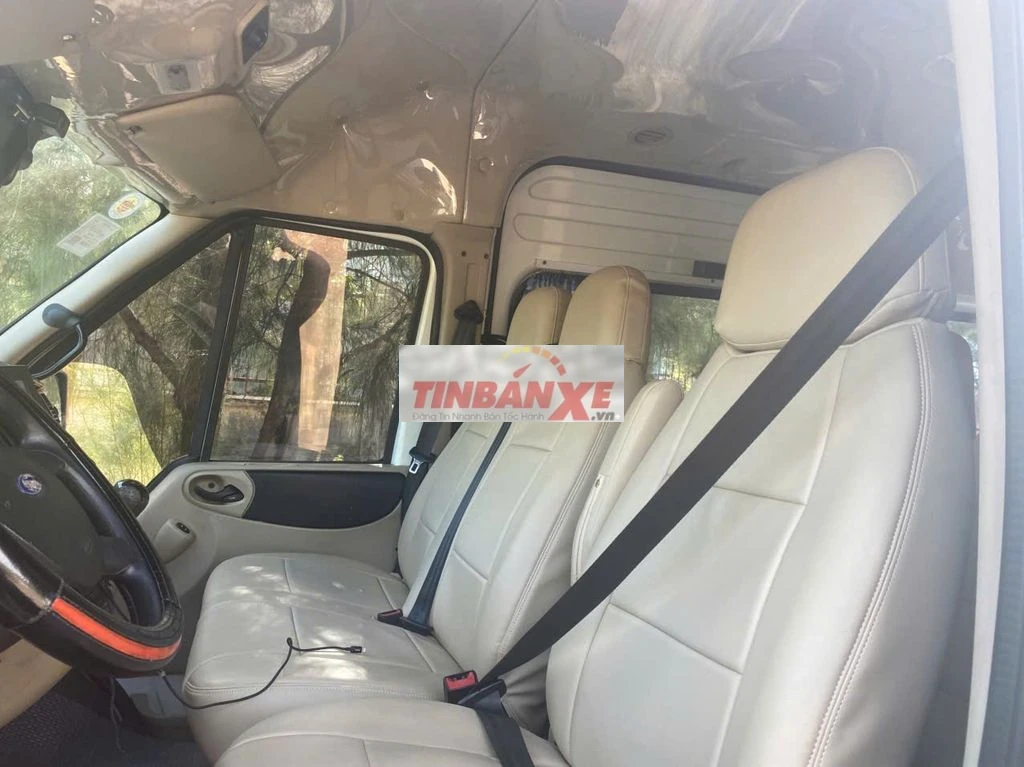 Ford Transit SVP 2019 16 chỗ Trắng