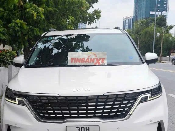 Kia Carnival 2.2d signature 2022 trắng 120.000km