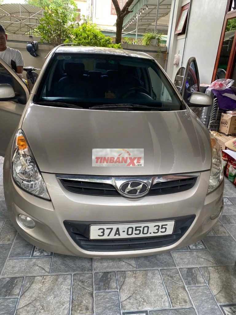 Hyundai i20 2011 Số tự động Vàng cát