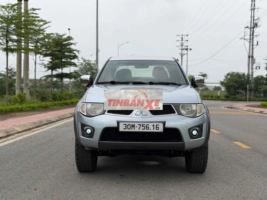 Mitsubishi Triton 2011 2 Cầu Số Tự Động Máy Dầu