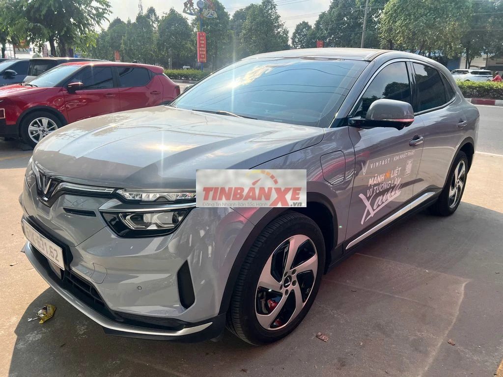VinFast VF8 Eco 2025 2 cầu Xám 17.000 km