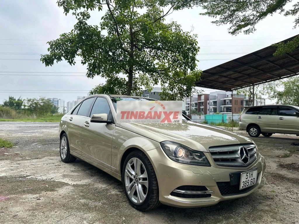 Mercedes-Benz C200 2012 màu đồng cực đep