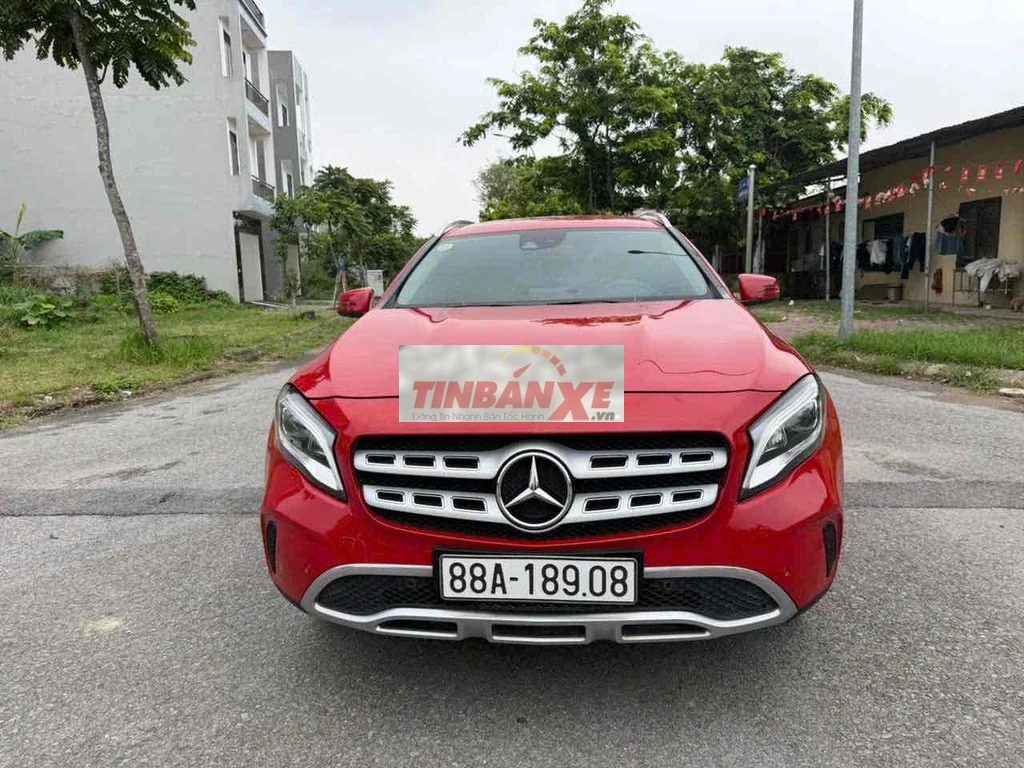 Mercedes-Benz GLA 200 2018 AT 11v