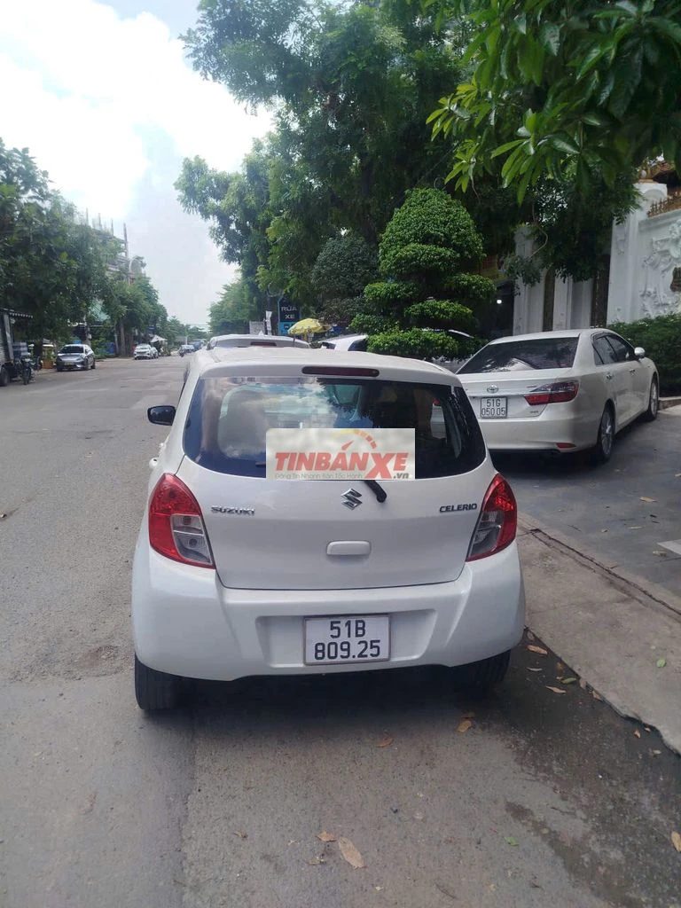Chính chủ bán xe Suzuki Celerio Hatchback Trắng