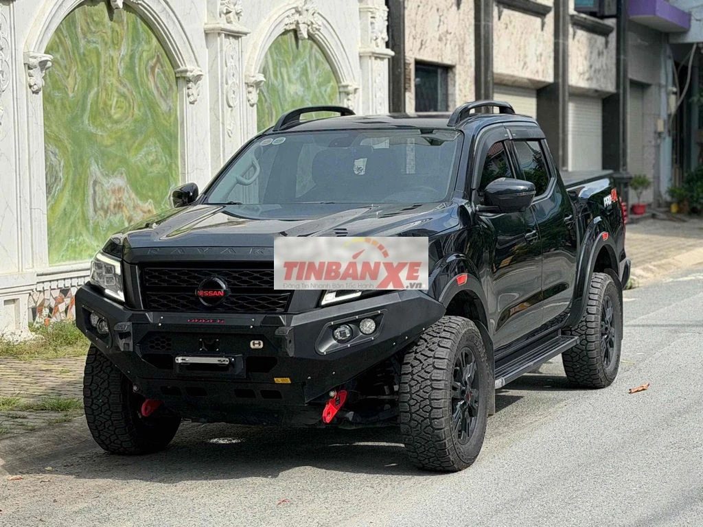 Nissan Navara 2022 4x4 Tự động Đen