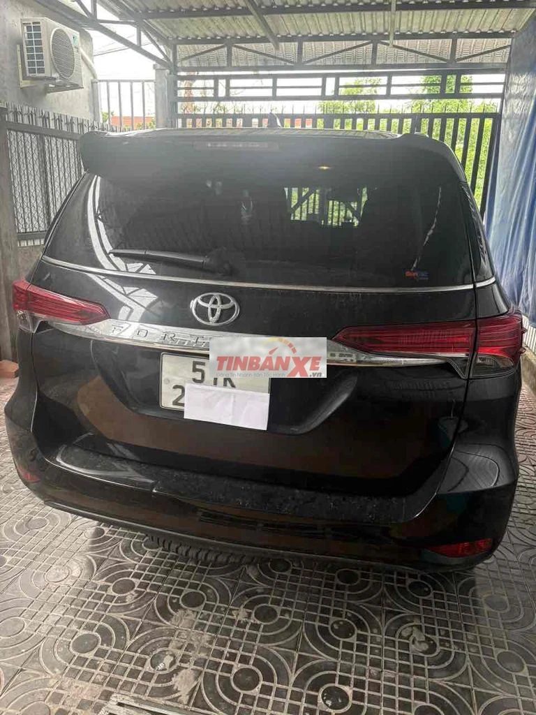 Toyota Fortuner 2022 Tự động 7 chỗ Đen 49.000