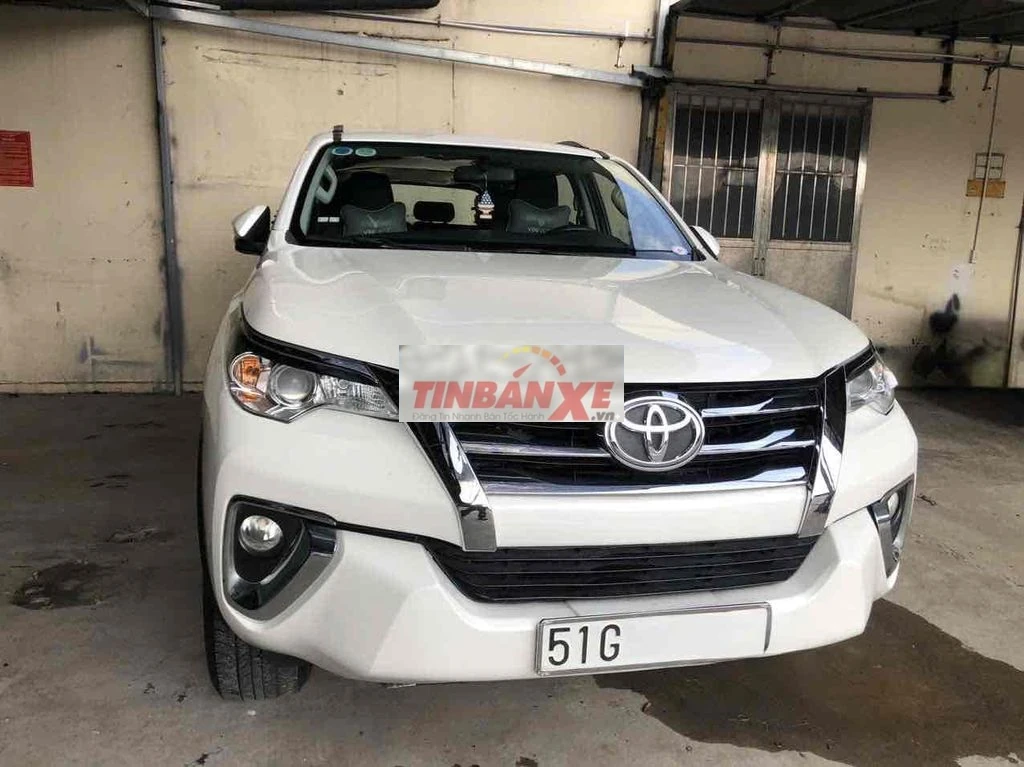 Toyota Fortuner 2.4MT 2017 Trắng 110.000 km
