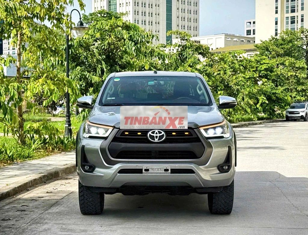Toyota Hilux 2021 Bạc 50000 km