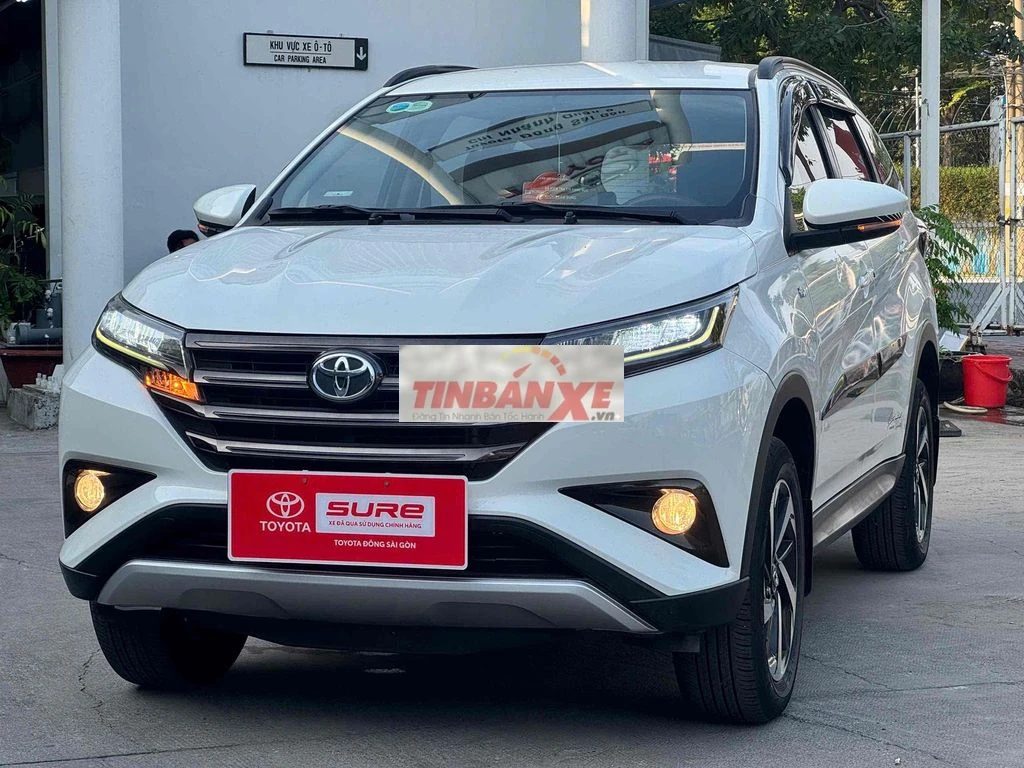 Toyota Rush 2020 Trắng 7 chỗ