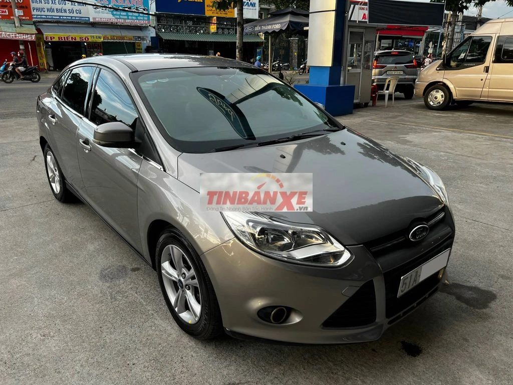 Bán gấp Ford Focus Sedan 2013 1.6L Xám ghi.