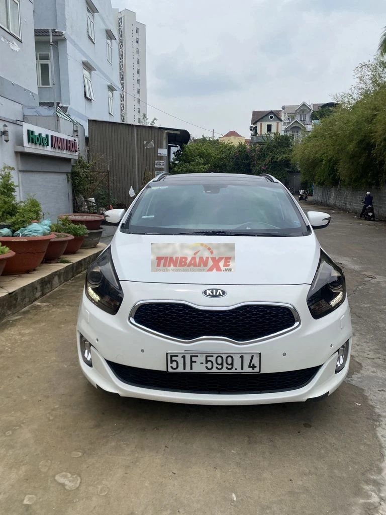 Kia Rondo 2015 trắng 95.000 km