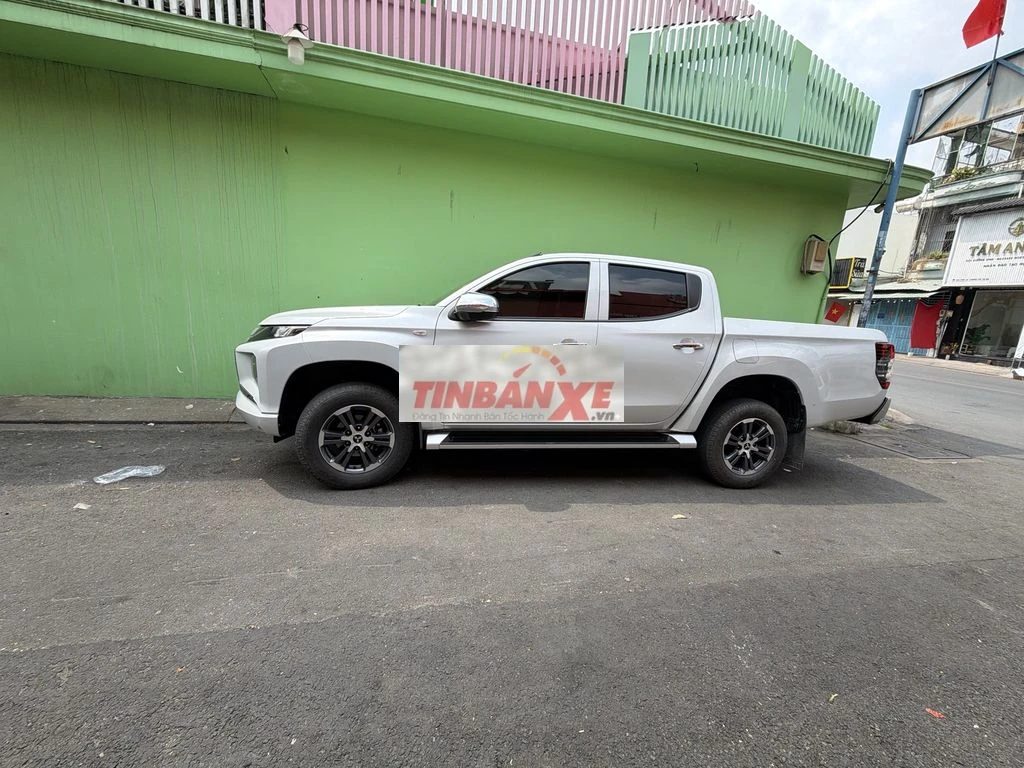 Mitsubishi Triton GLX 4x2 STD 2021 Trắng 23000km