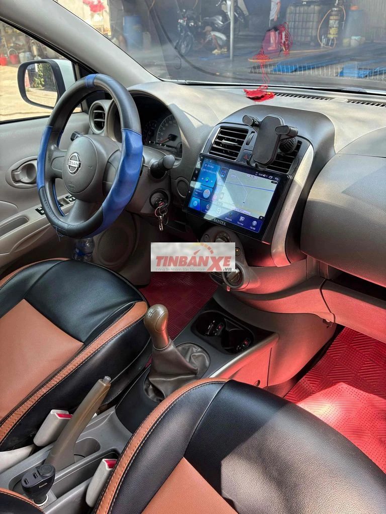 Nissan Sunny Trắng Số sàn 5 chỗ