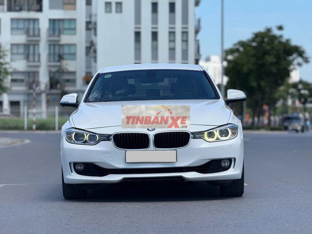 BMW 320i 2013 Trắng 130000 km