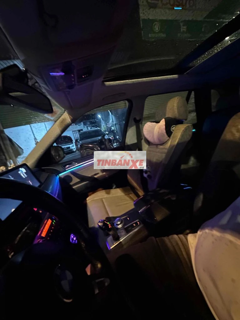 BMW X5 SUV 5 chỗ màu Đen