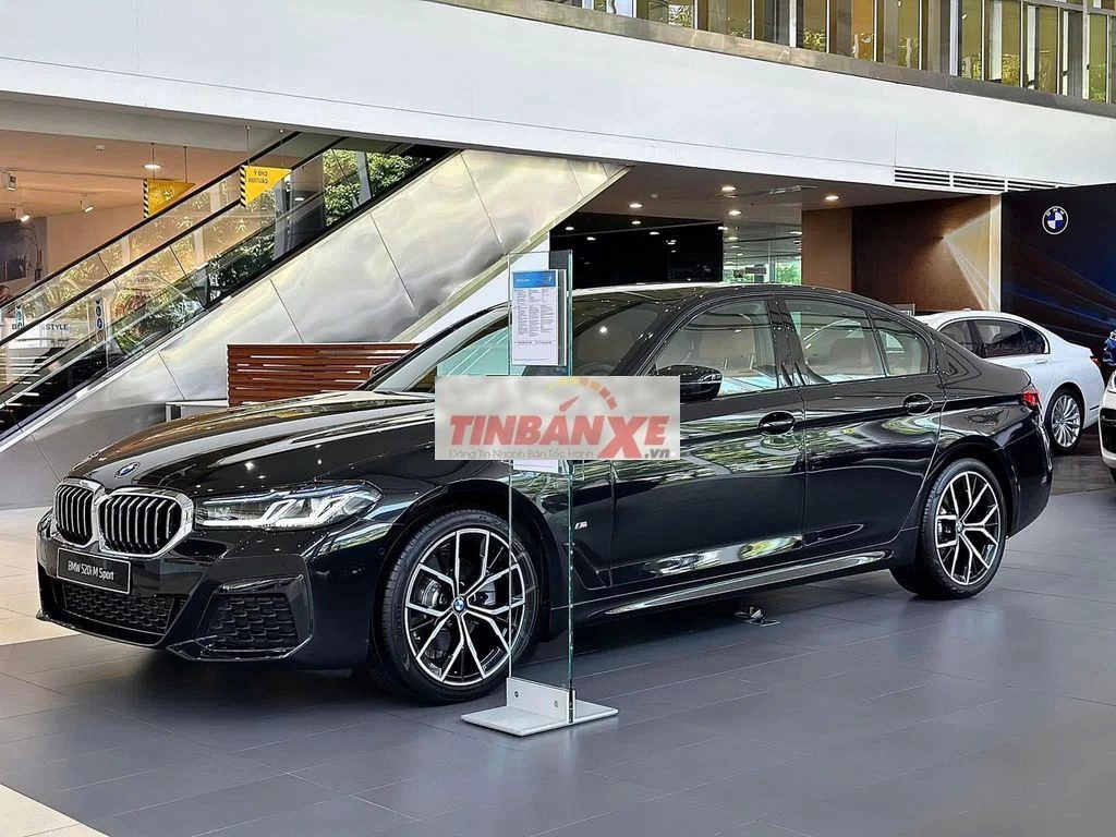 BMW 520i M Sport Đen 5 chỗ