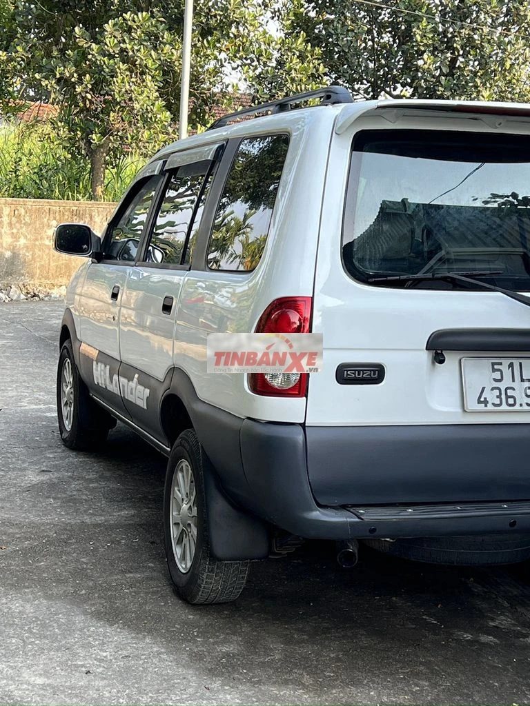 Isuzu HiLander 7 chỗ Trắng