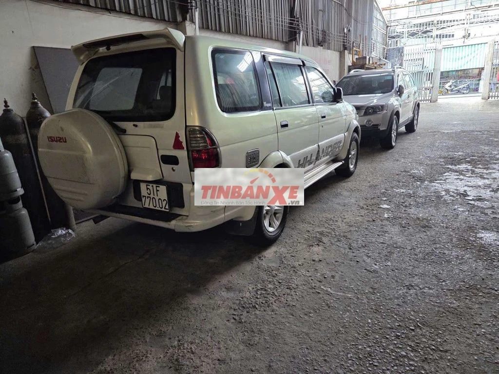 Isuzu Hi-Lander 2006 Dầu Trắng 7 chỗ