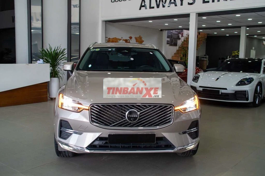 Volvo XC60 Ultra 2026 Vàng Cát 8.800 km