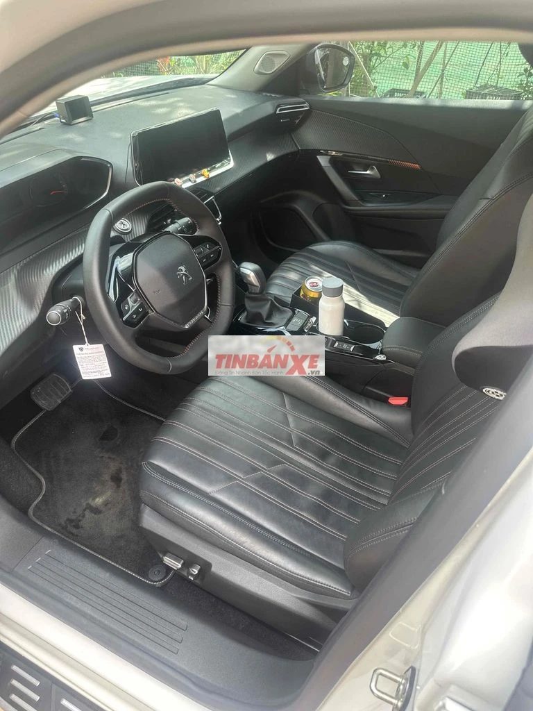 Peugeot 2008 2024 Active 8.900 km Trắng