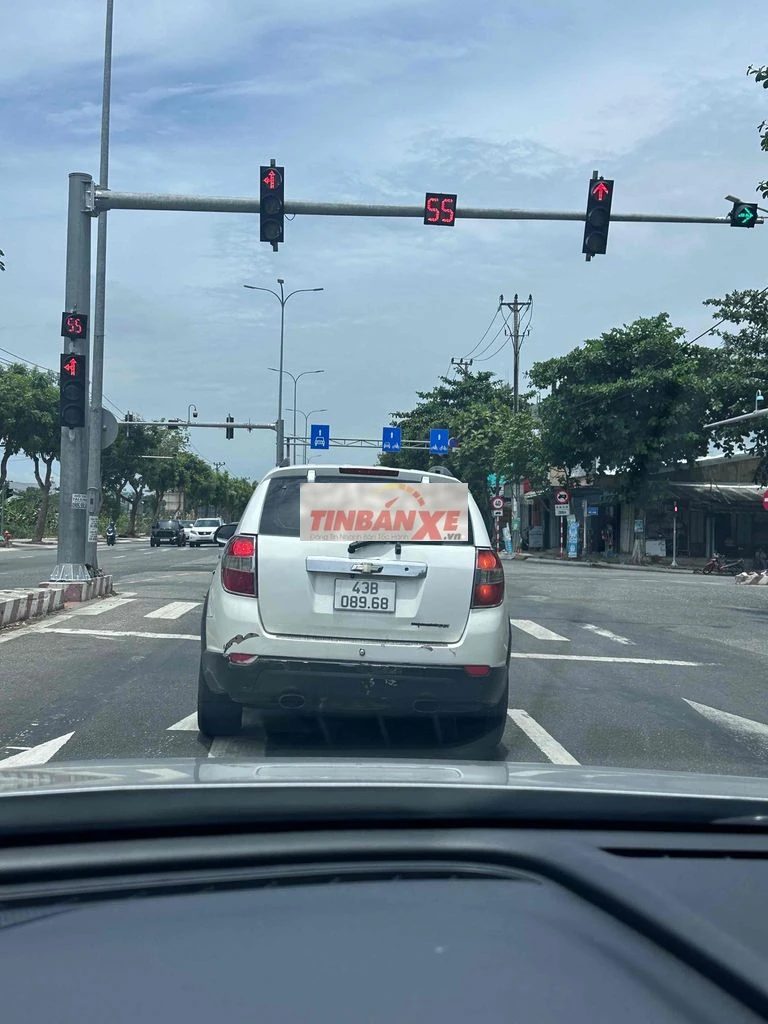 Chevrolet Captiva 7 chỗ màu Trắng