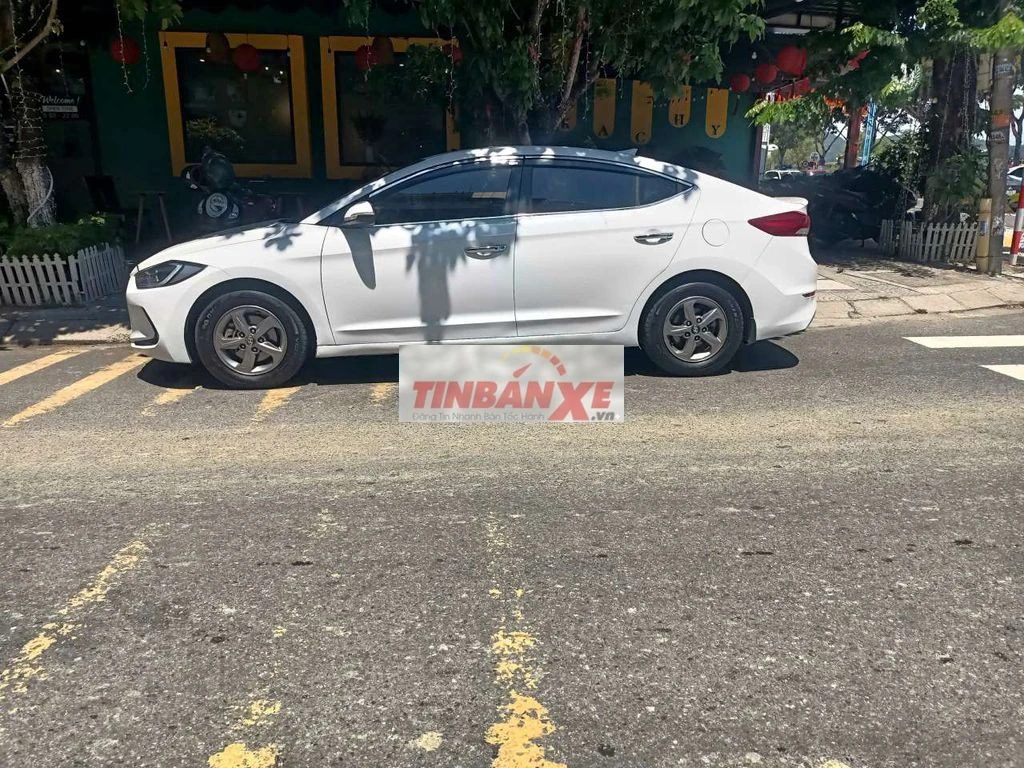 Hyundai Elantra 2017 Số sàn Trắng
