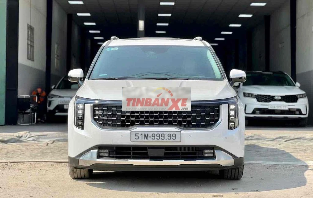 Kia Carnival 2024 Signature 12000 km