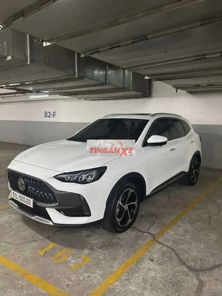 MG HS 1.5 Plux Trắng 3.500 km 5 chỗ