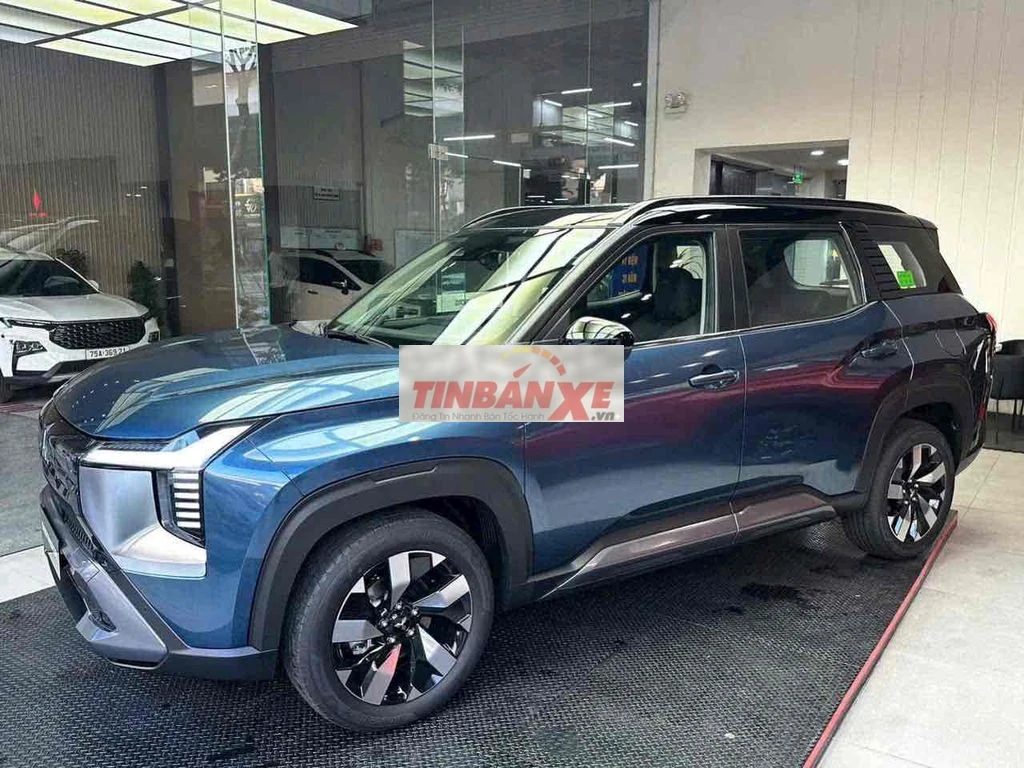 Mitsubishi Destinator Xanh 7 chỗ