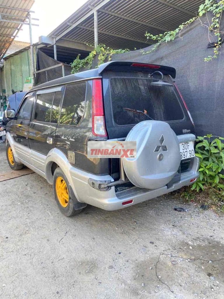 Mitsubishi 7 chỗ màu Đen