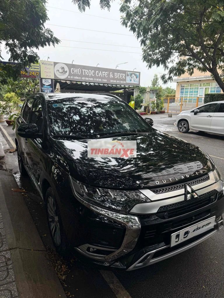 Mitsubishi Outlander Pre Đen