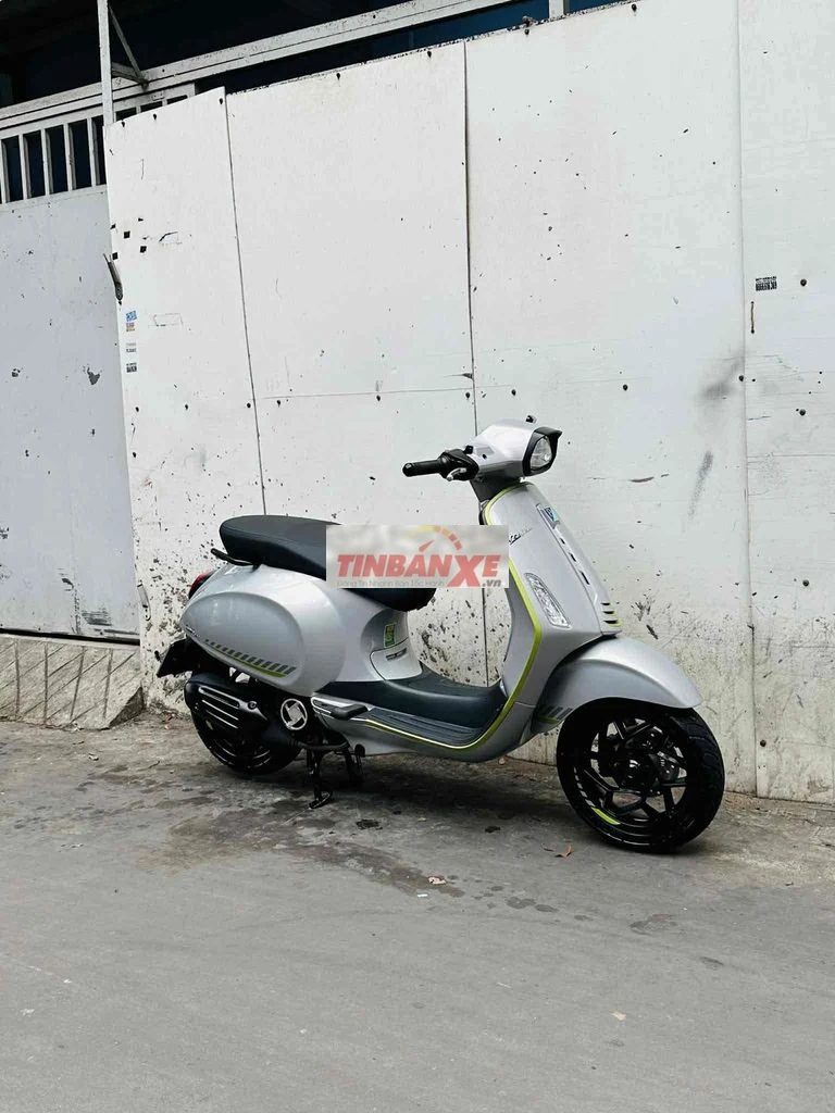 Piaggio Vespa Tech 2025 Bạc 3000km