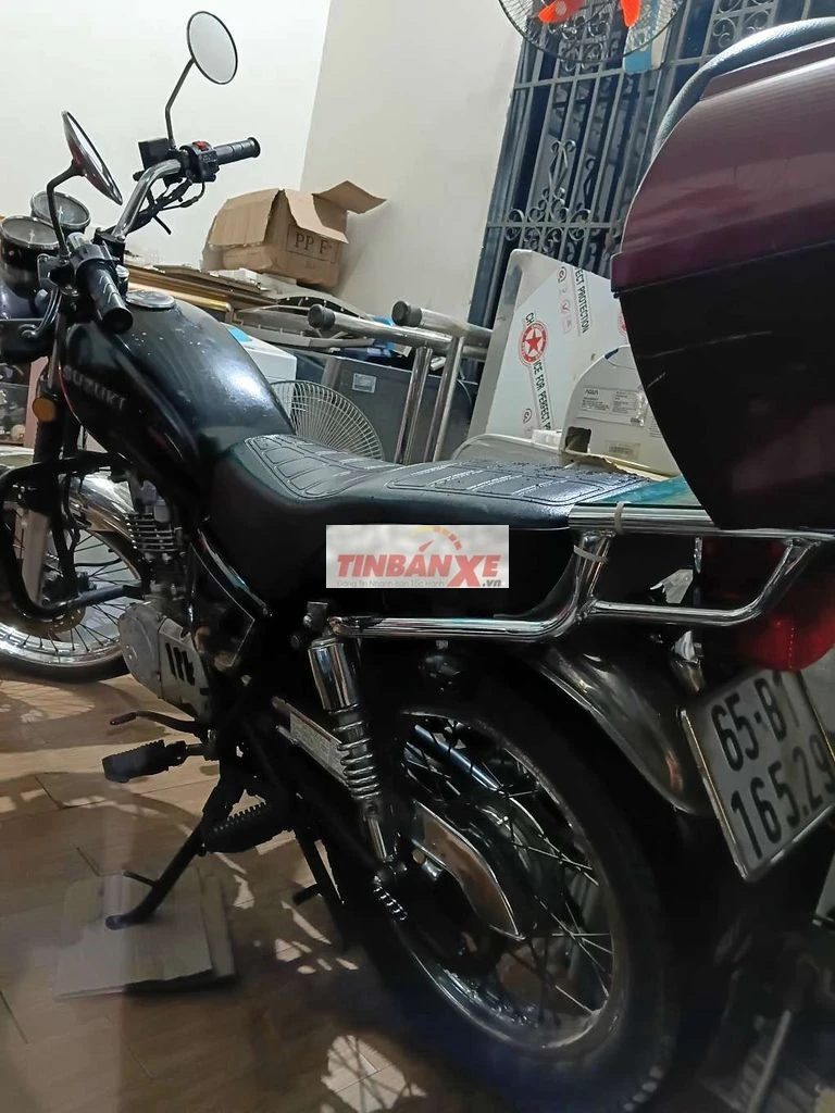 Suzuki GN 125 màu Đen