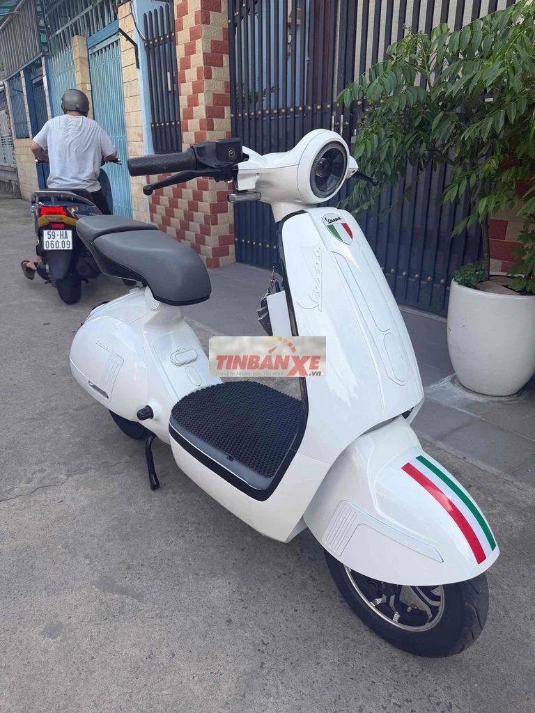 Xe điện Vespa V3-946 Trắng ODO 100km LƯỚT 99%