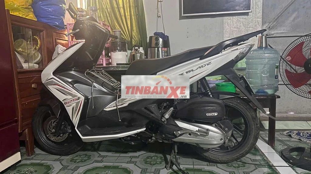 Honda Air Blade 125cc Trắng đen