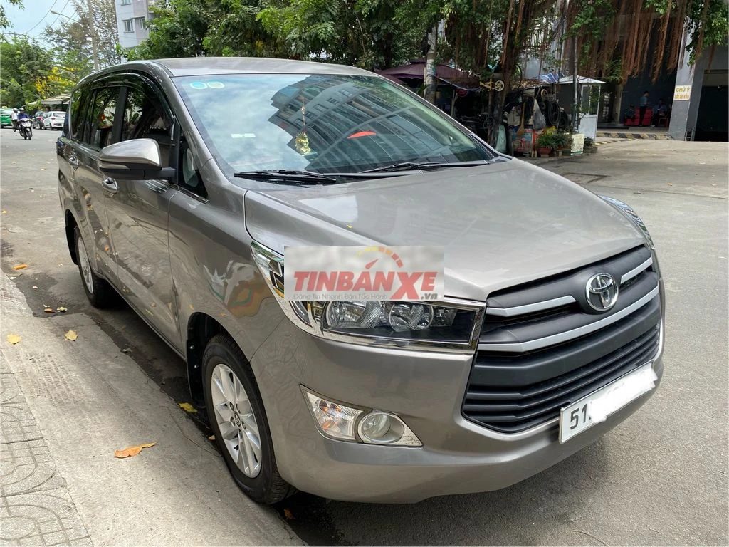 Toyota Innova E 2019 màu đồng ánh kim Zin