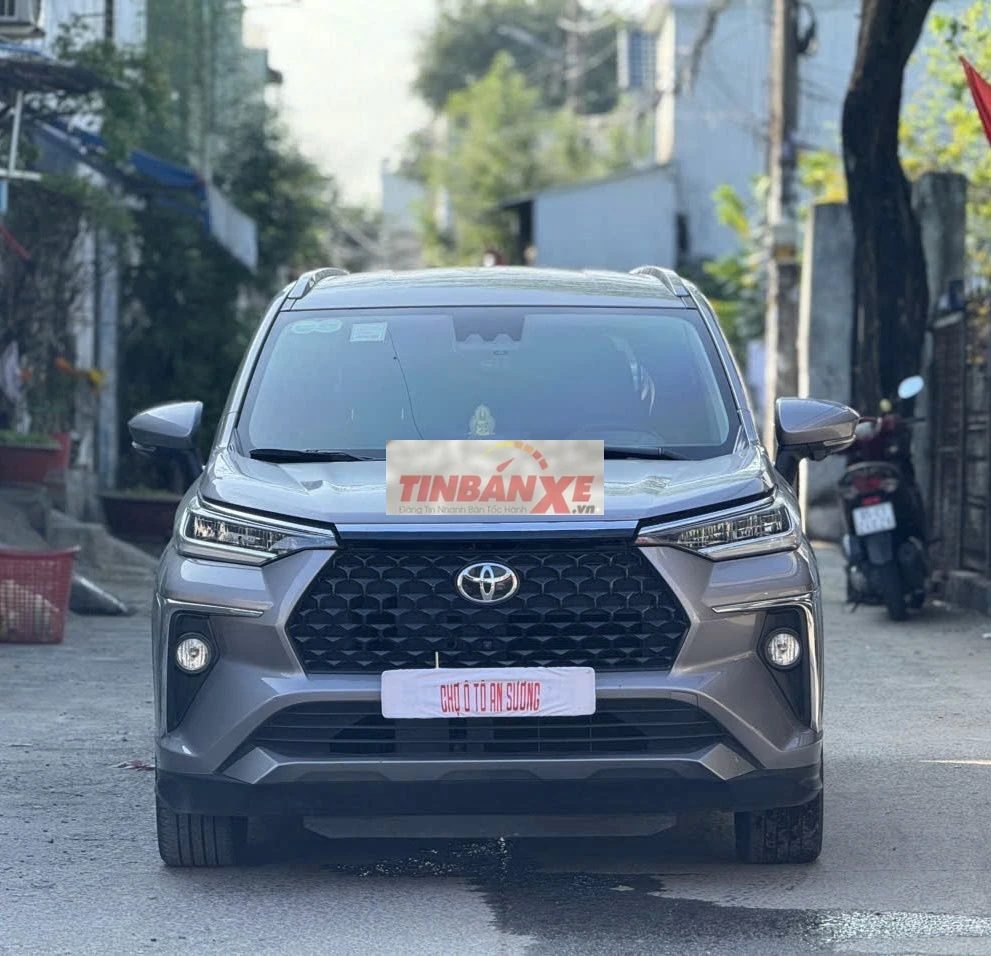 Toyota Veloz 2024 Top 40000 km Bạc