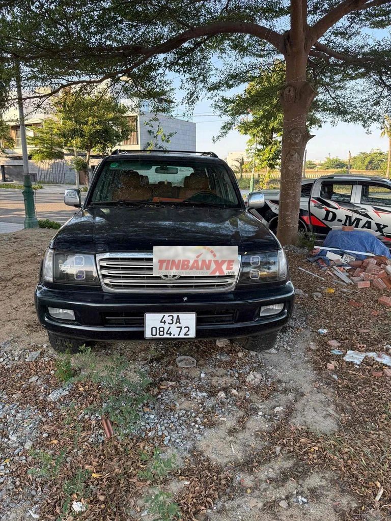 Toyota Land Cruiser Đen 8 chỗ Xăng