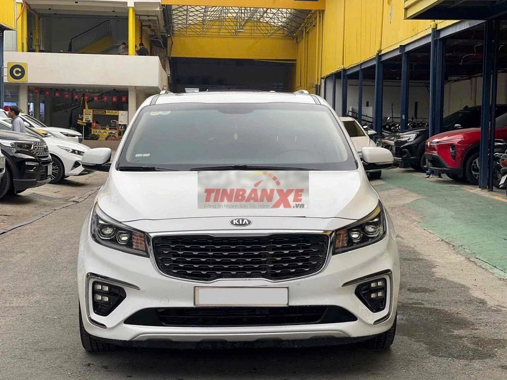 Kia Sedona Trắng 7 chỗ