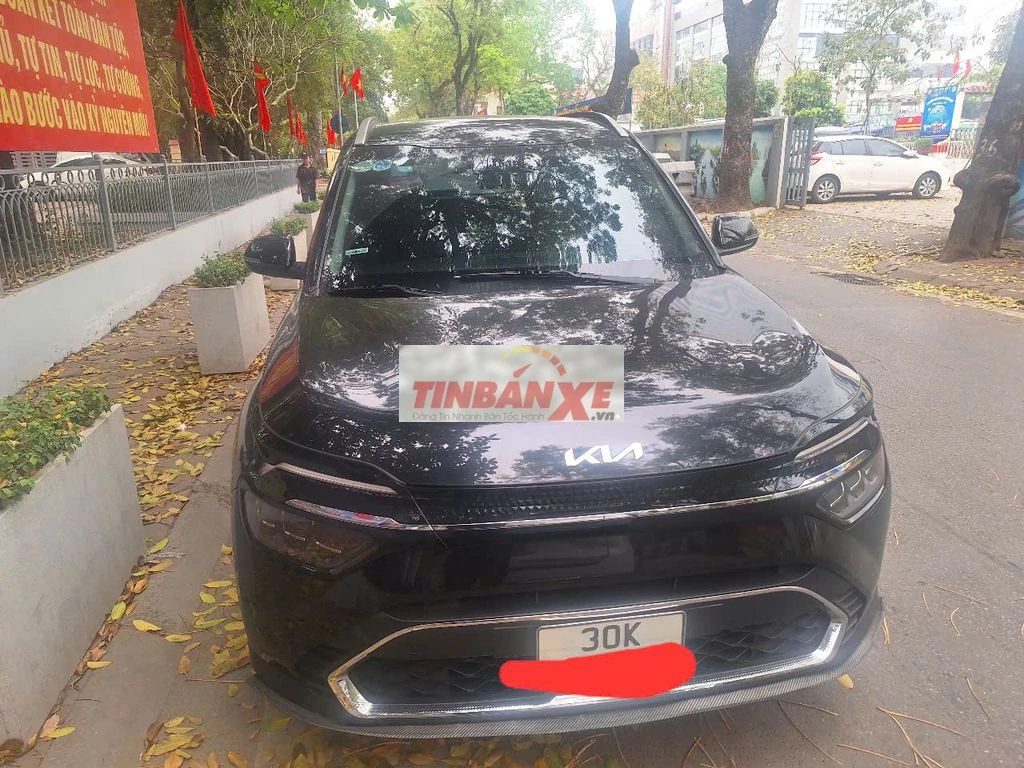 Kia Carens Luxury 1.5 2023 Đen 7 chỗ