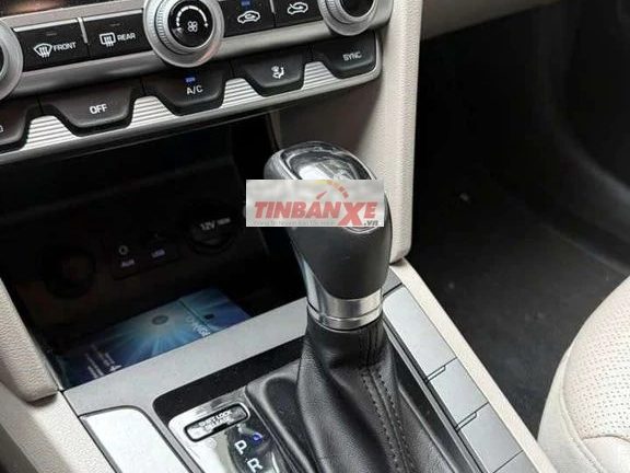 Hyundai Elantra 1.6AT 2019 90000 km