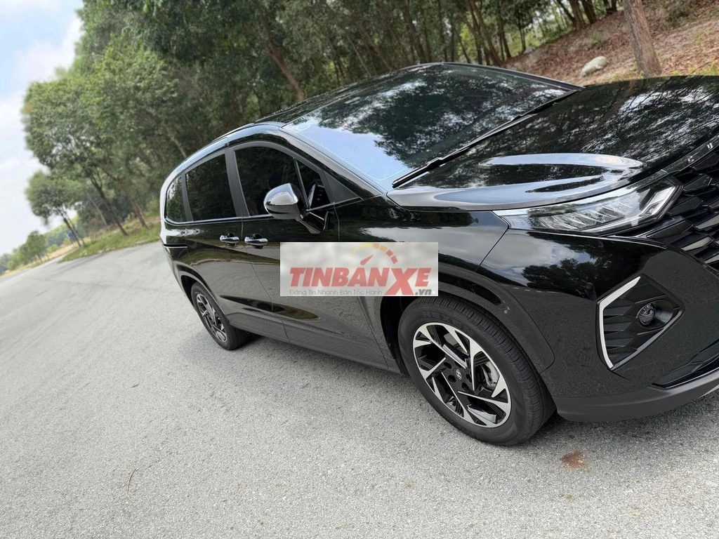 Hyundai Custin Đen 7 chỗ