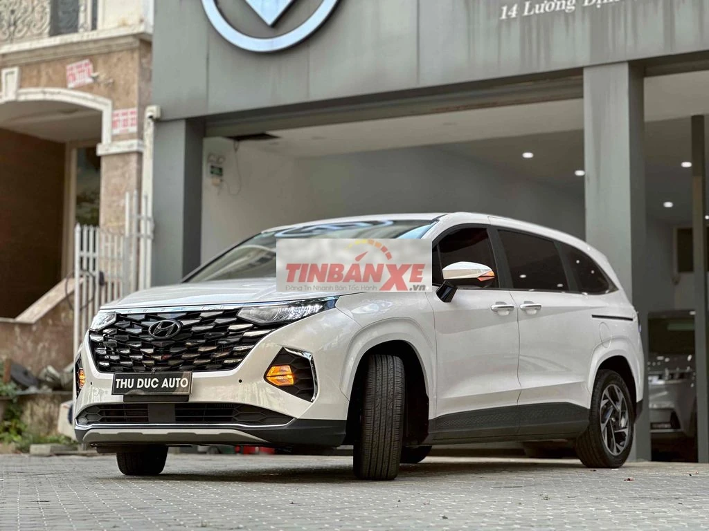Hyundai Custin Cao Cấp 2.0T 2024 4.000 km Trắng