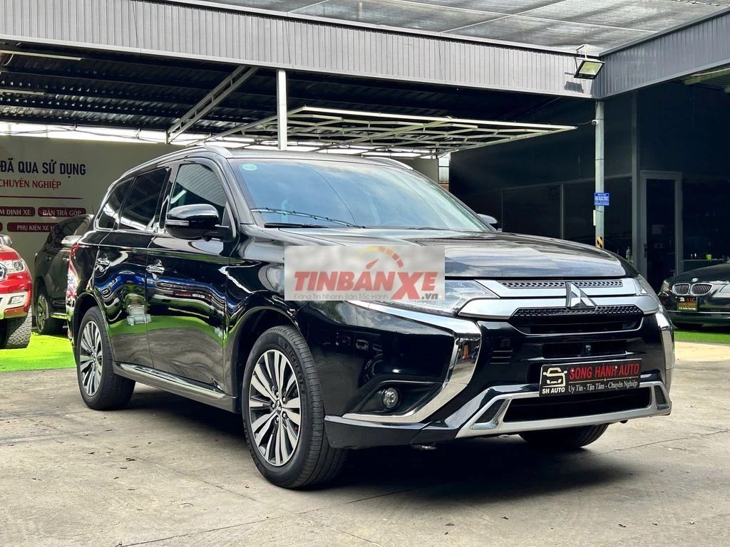 Mitsubishi Outlander 2.0 CVT Premium 2023 Đen