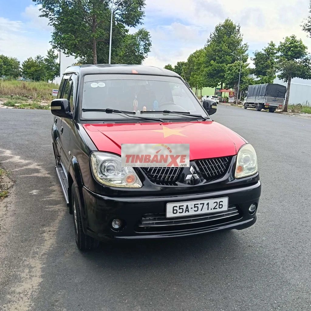 Mitsubishi Jolie 2004 7 chỗ Đen